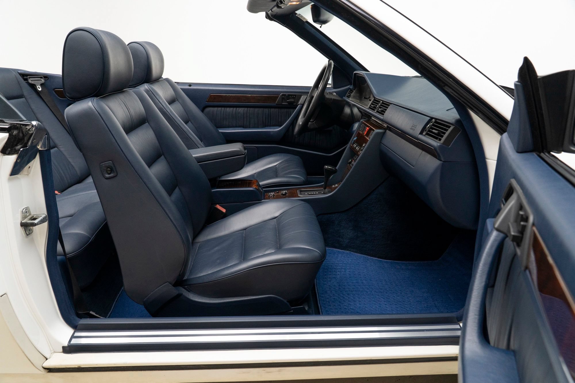 Used 1995 Mercedes-Benz E 320 Convertible image 40