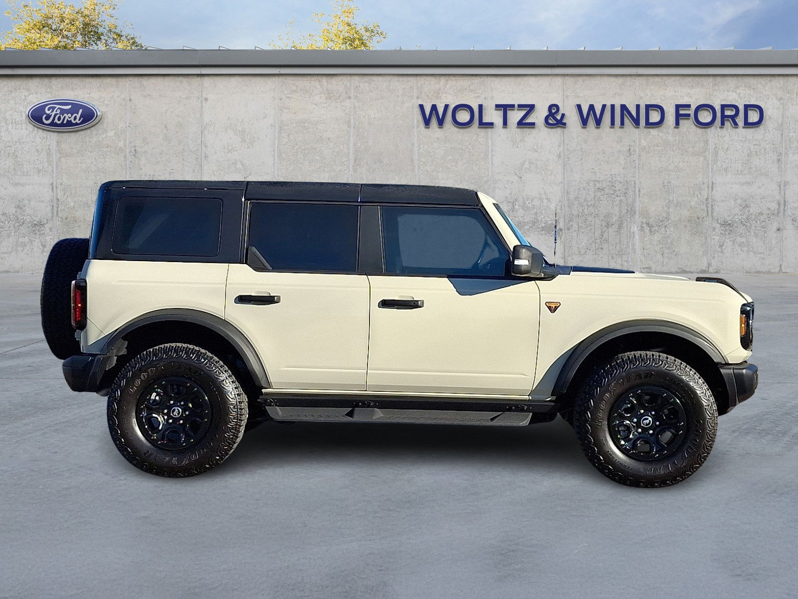 Used 2025 Ford Bronco Badlands AWD/4WD image 7