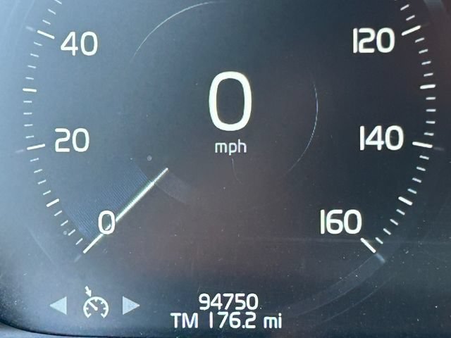 Used 2017 Volvo XC90 T6 Momentum w/ Vision Package AWD/4WD image 21