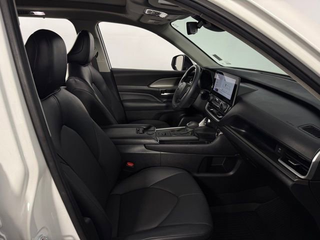 Used 2024 Toyota Grand Highlander AWD image 14