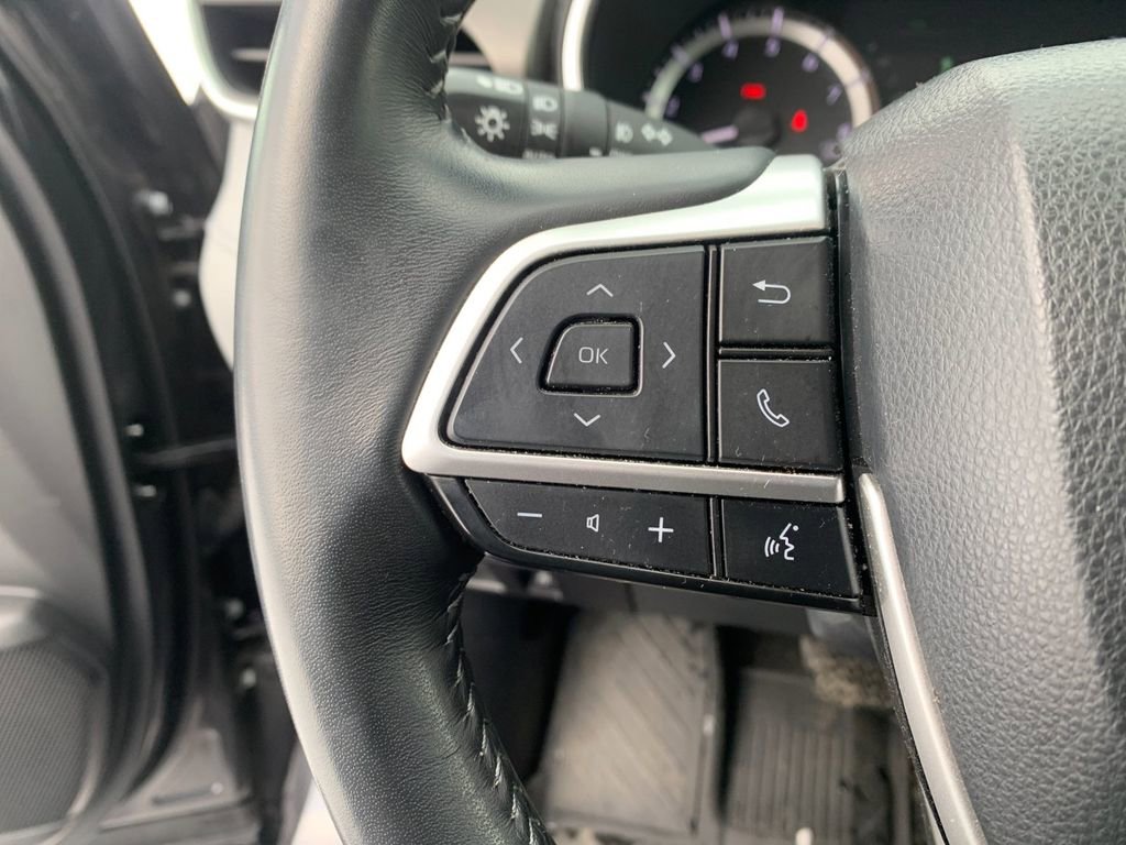 Used 2023 Toyota Highlander XLE image 28