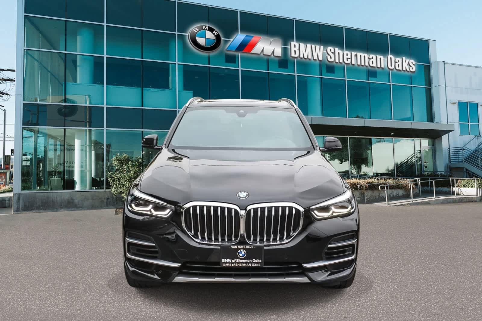 Used 2022 BMW X5 sDrive40i w/ Premium Package RWD image 2