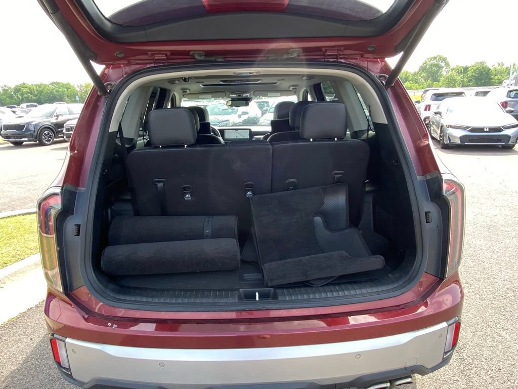 Used 2023 Kia Telluride EX w/ EX Captain's Chair Package FWD image 9