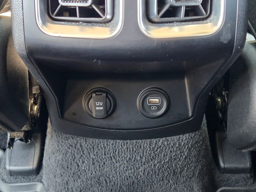 Used 2023 Kia Sorento LX image 27