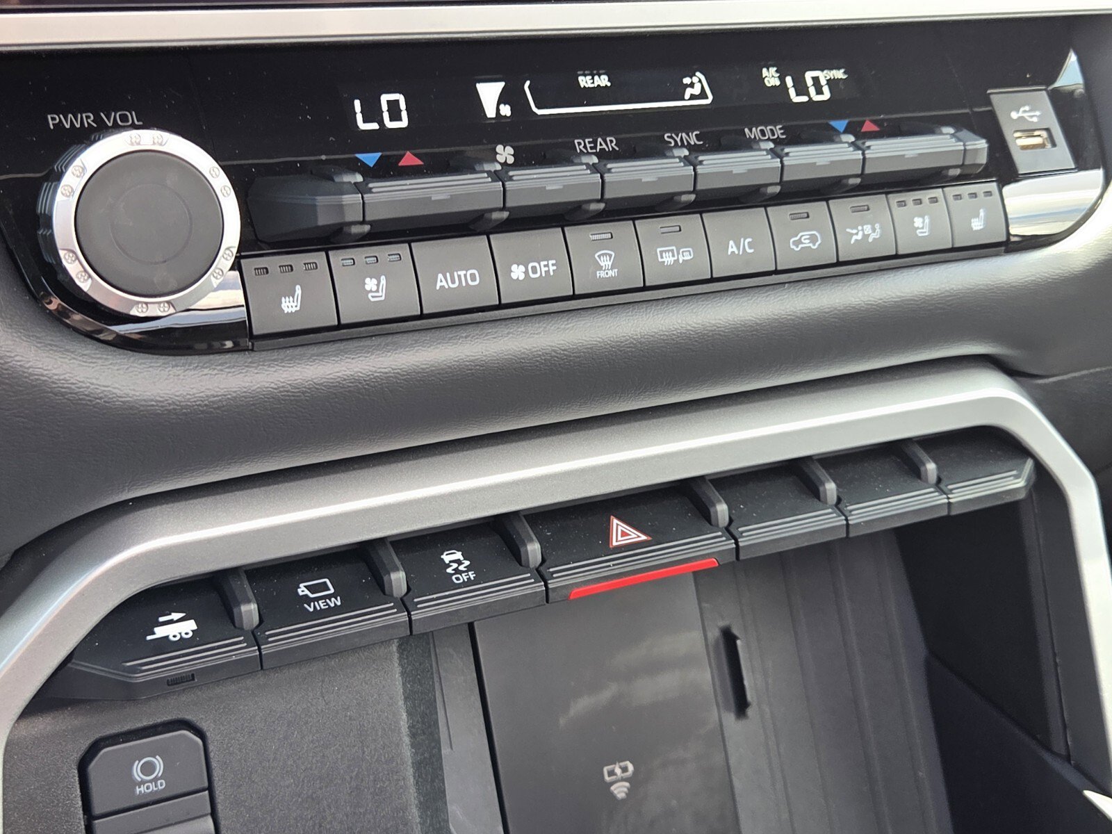 Certified 2025 Toyota Sequoia Platinum AWD/4WD image 18