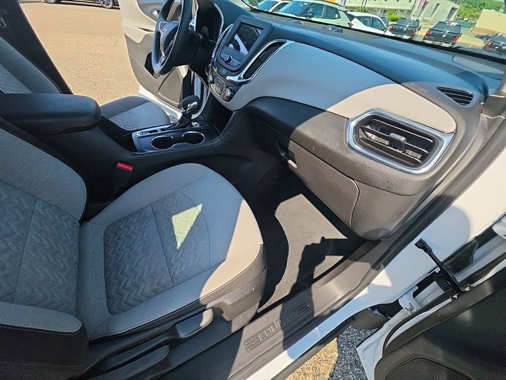 Used 2023 Chevrolet Equinox LS FWD image 28