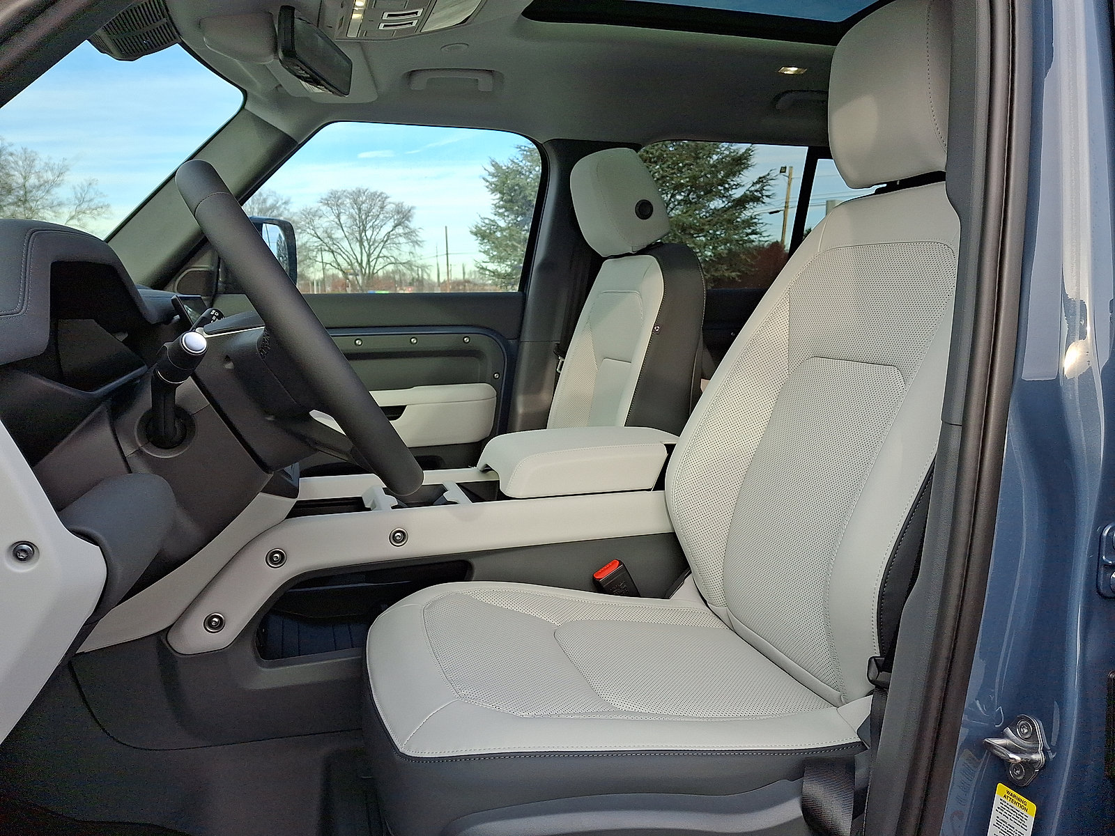 New 2026 Land Rover Defender 110 X-Dynamic SE image 3