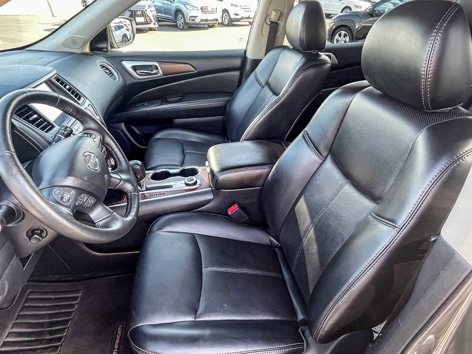 Used 2019 Nissan Pathfinder Platinum w/ Cargo Package image 14