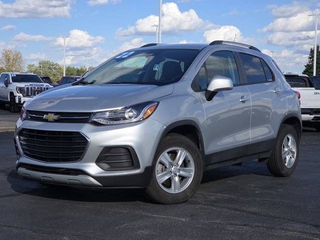 Used 2022 Chevrolet Trax LT w/ LT Convenience Package image 2