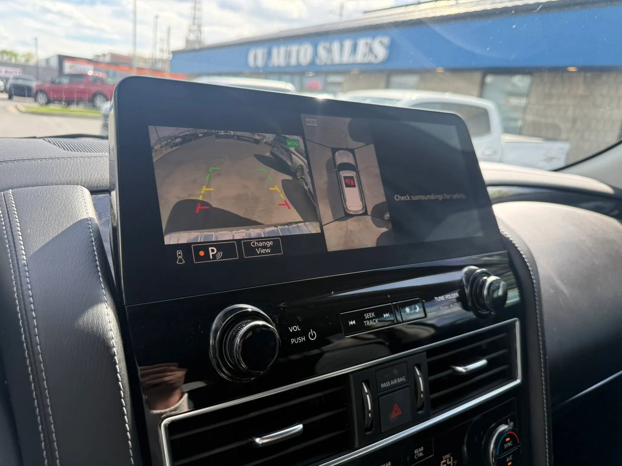 Used 2023 INFINITI QX80 Luxe w/ Cargo Package image 12