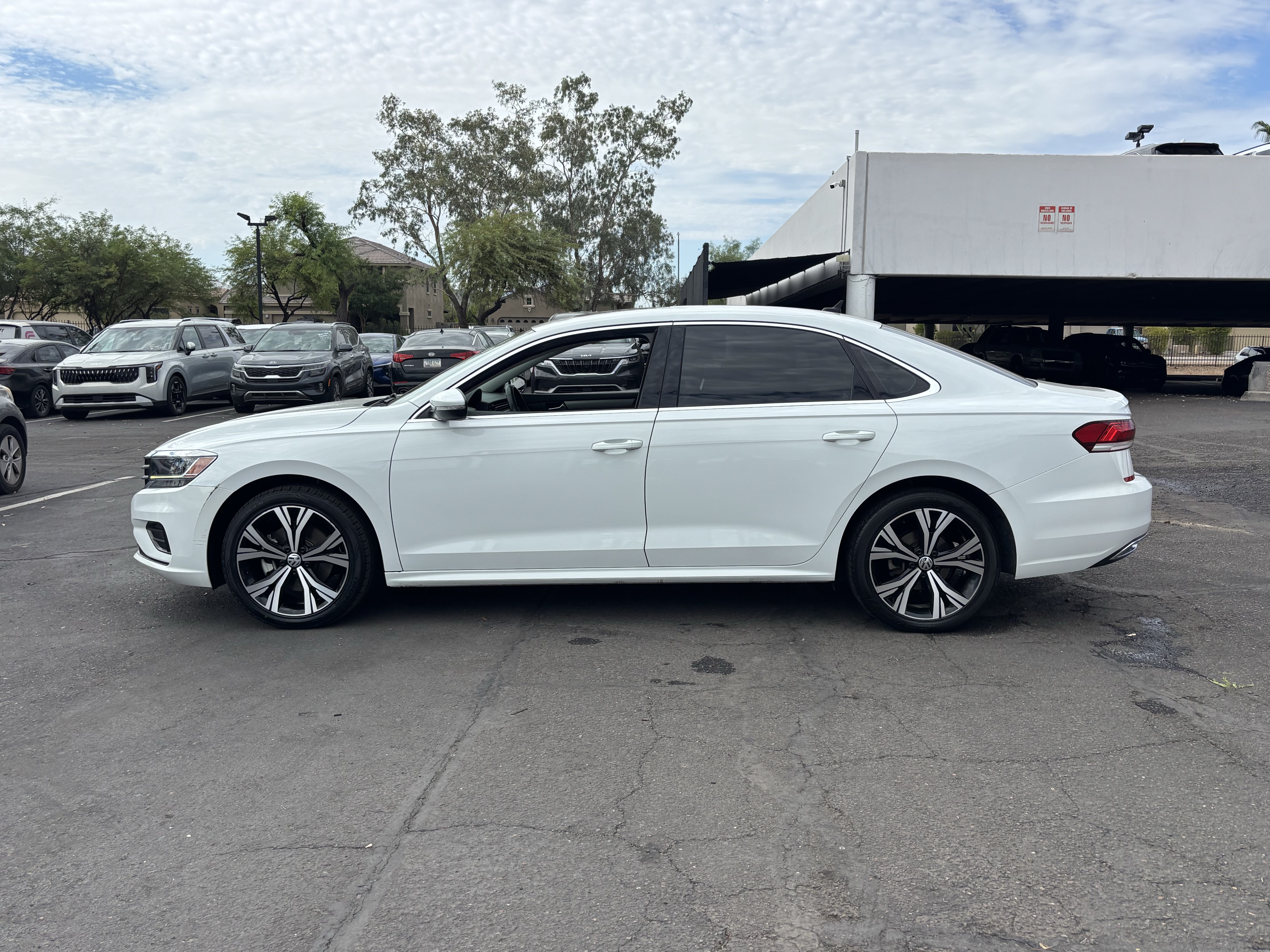 Used 2022 Volkswagen Passat 2.0T SE FWD image 5