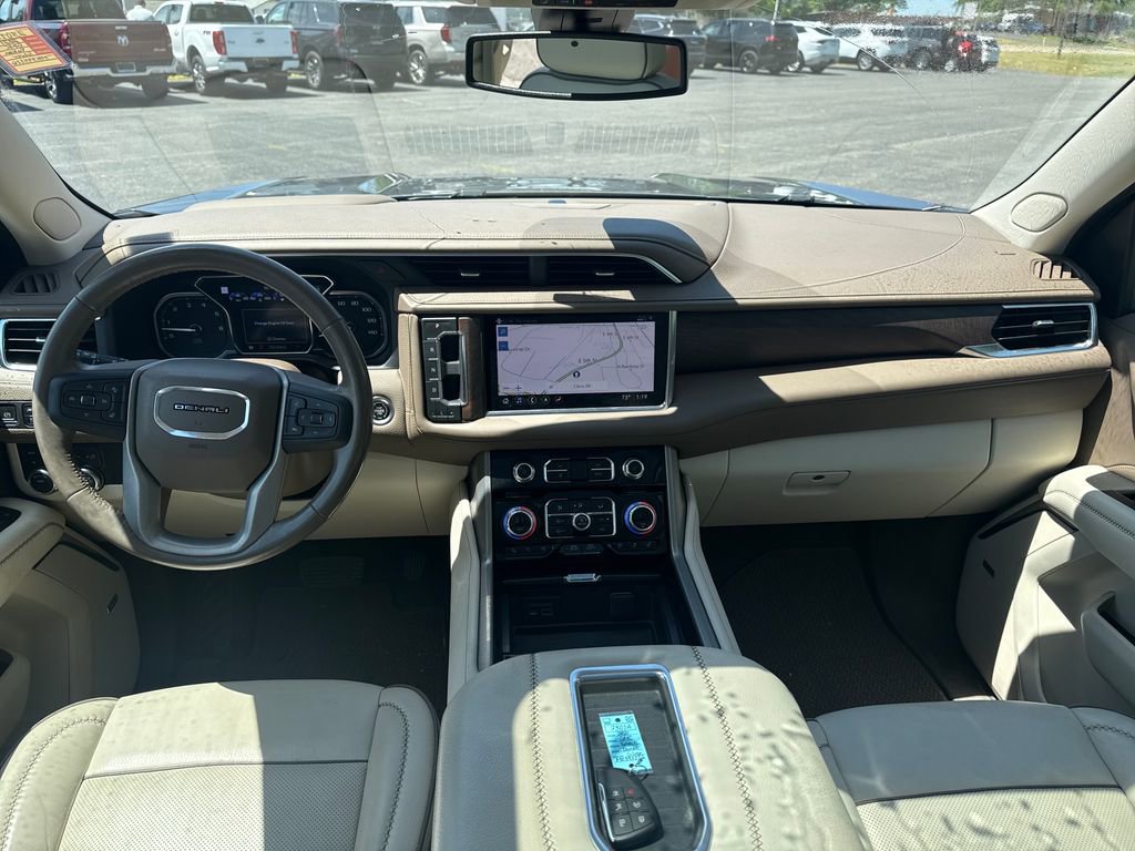 Used 2021 GMC Yukon XL Denali AWD/4WD image 4