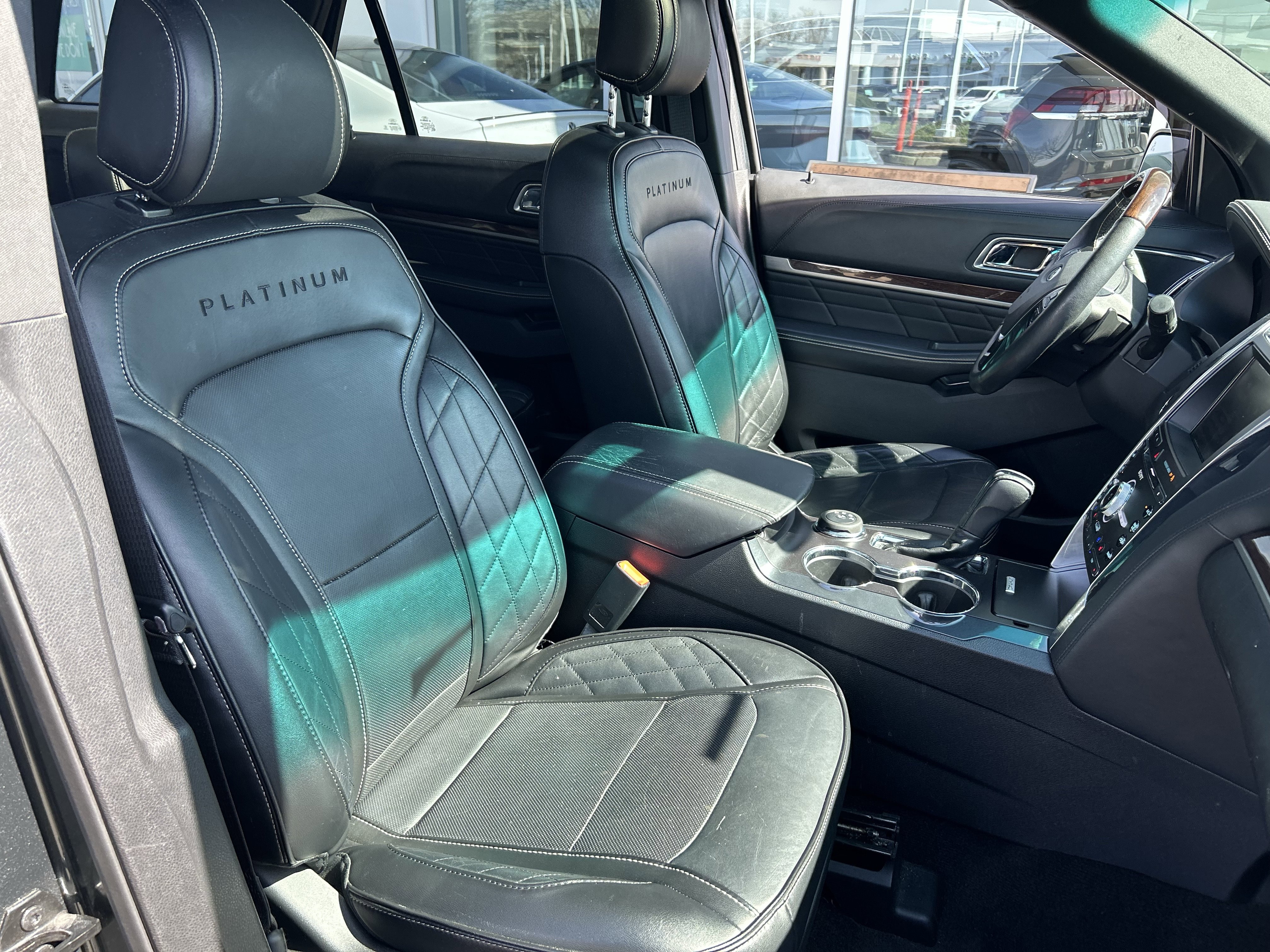 Used 2016 Ford Explorer Platinum image 27