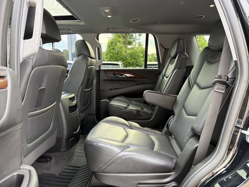 Used 2020 Cadillac Escalade Luxury AWD/4WD image 13