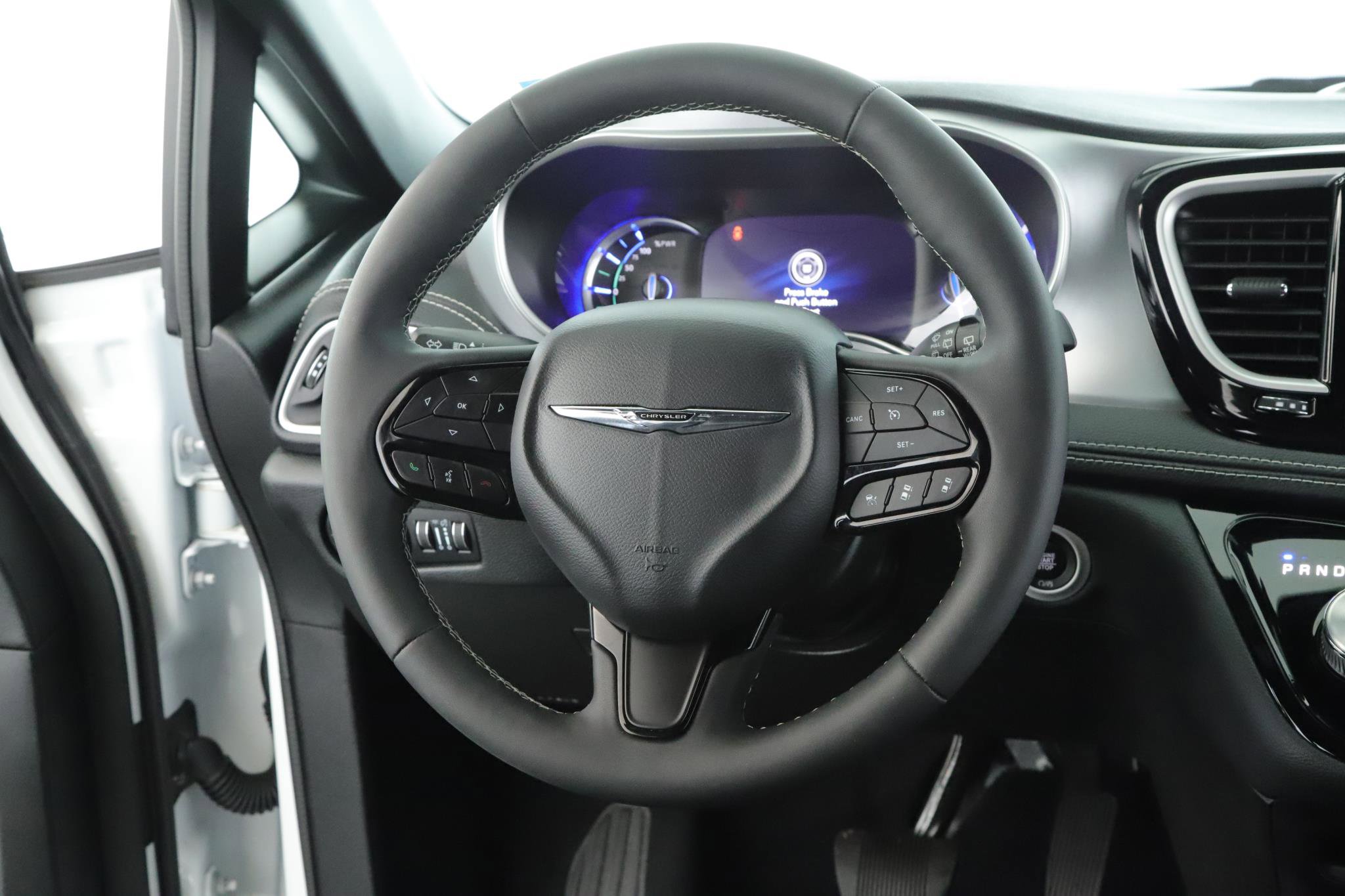 Used 2022 Chrysler Pacifica Touring-L w/ S Appearance Package image 5