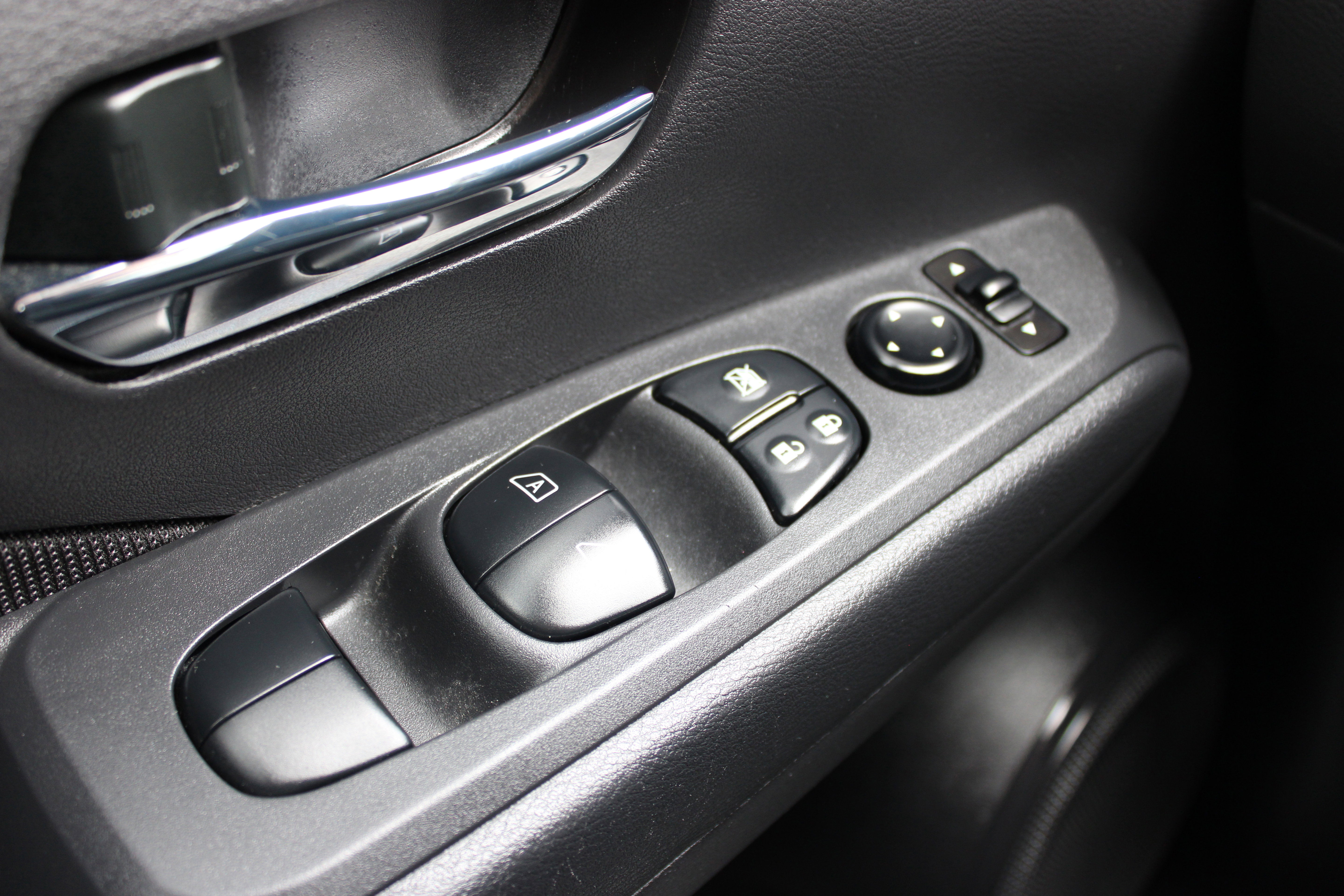 Certified 2023 Nissan Kicks SV FWD image 27