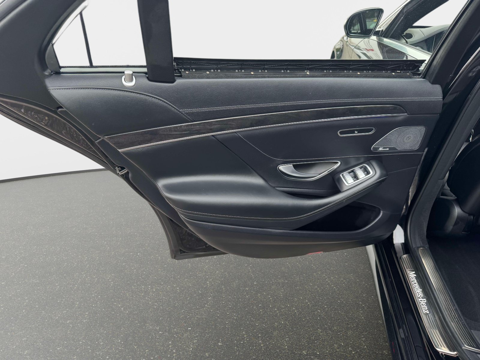Used 2020 Mercedes-Benz S 450 4MATIC Sedan w/ AMG Line Exterior image 24