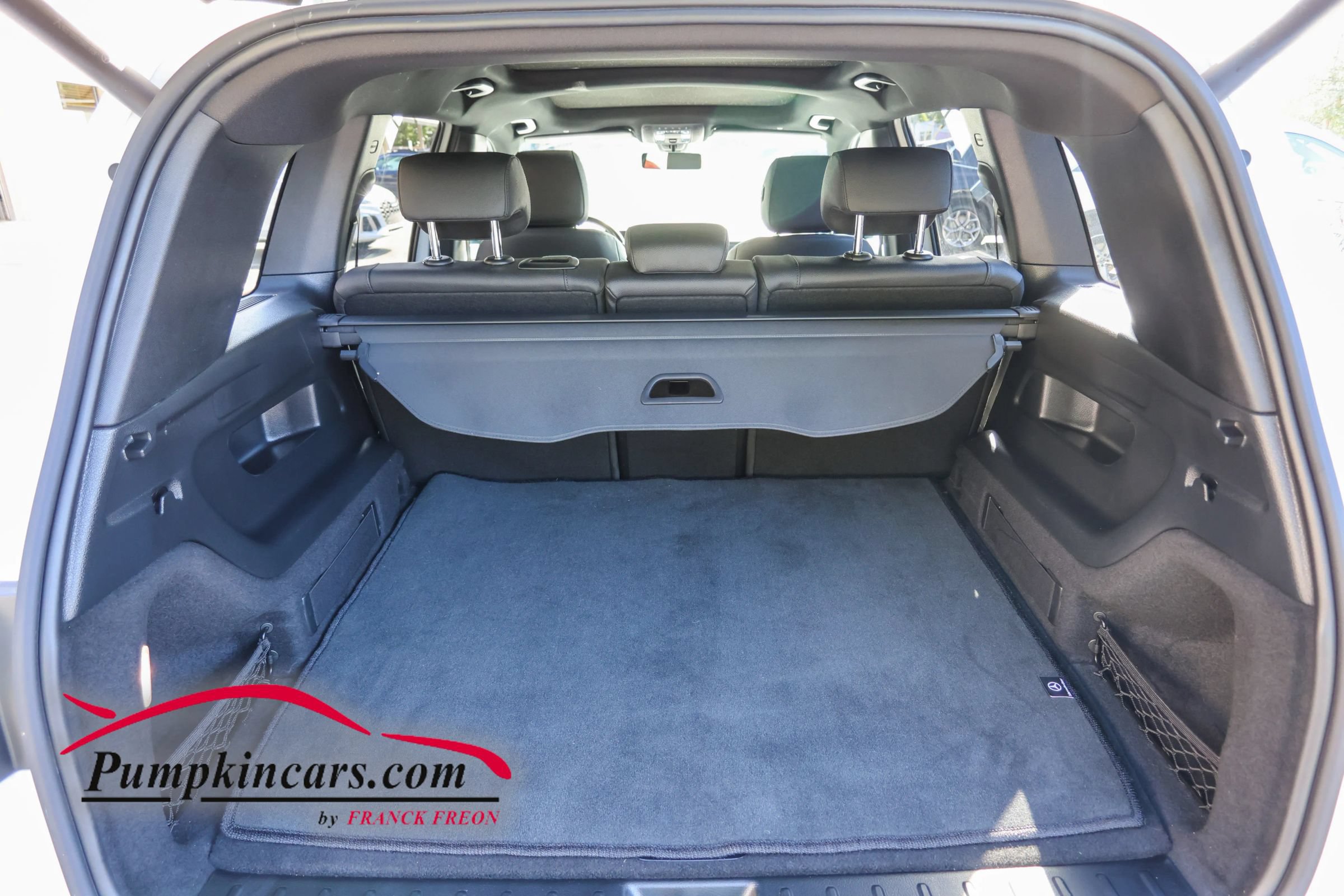 Used 2023 Mercedes-Benz GLB 250 4MATIC w/ Premium Package image 12