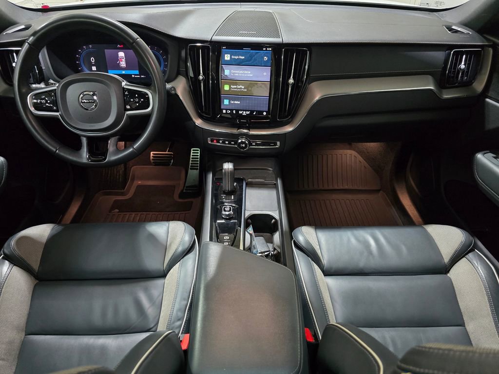 Used 2022 Volvo XC60 B5 R-Design w/ Climate Package image 9