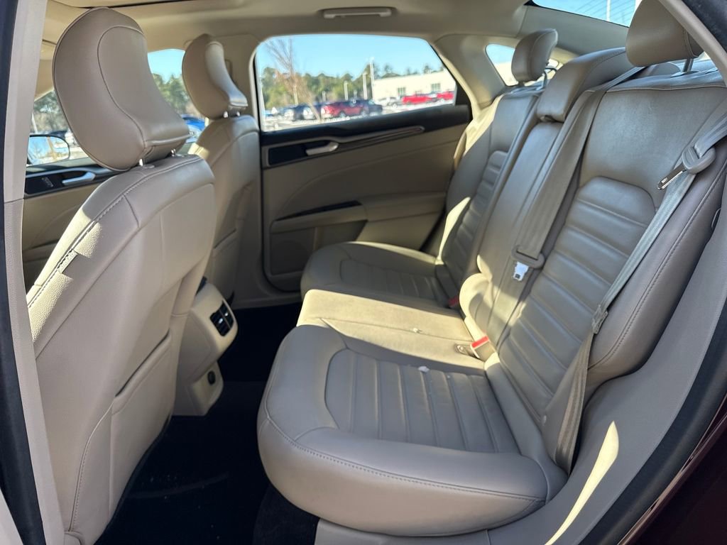 Used 2017 Ford Fusion SE w/ Fusion SE Technology Package image 24