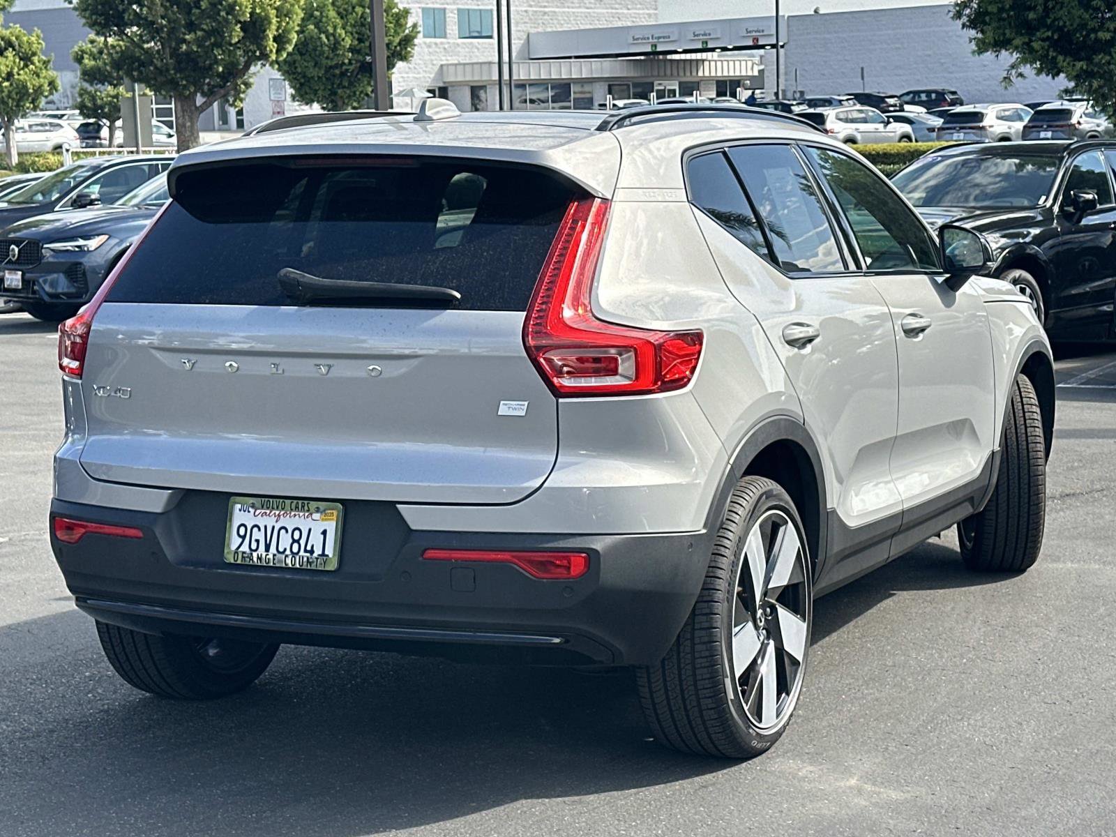 Certified 2023 Volvo XC40 Recharge Plus image 4