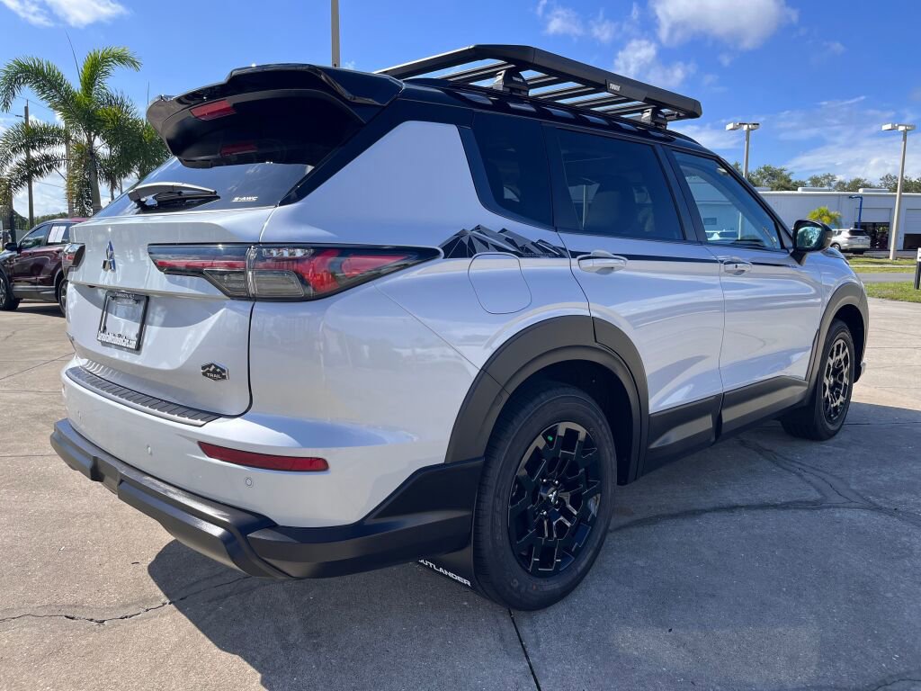 New 2025 Mitsubishi Outlander Trail Edition image 3