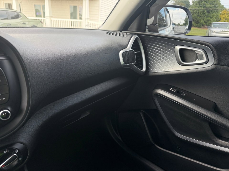 Used 2020 Kia Soul GT-Line FWD image 25