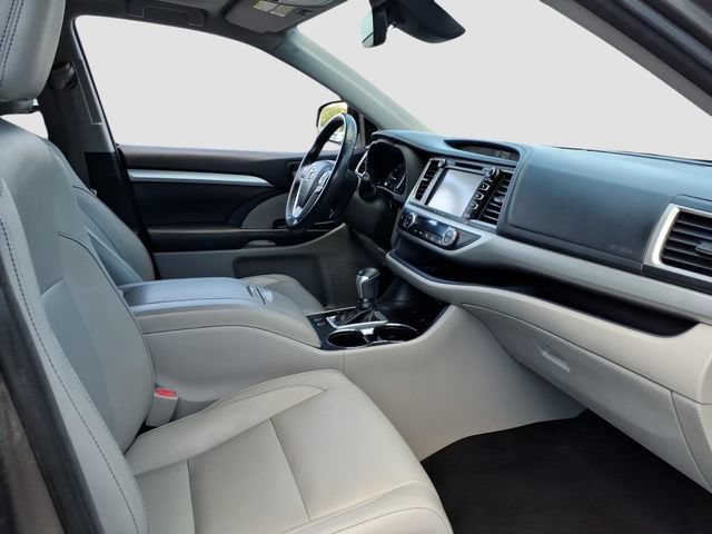 Used 2017 Toyota Highlander XLE AWD/4WD image 15