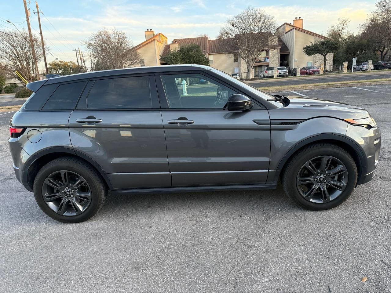 Used 2018 Land Rover Range Rover Evoque Landmark Edition AWD/4WD image 5