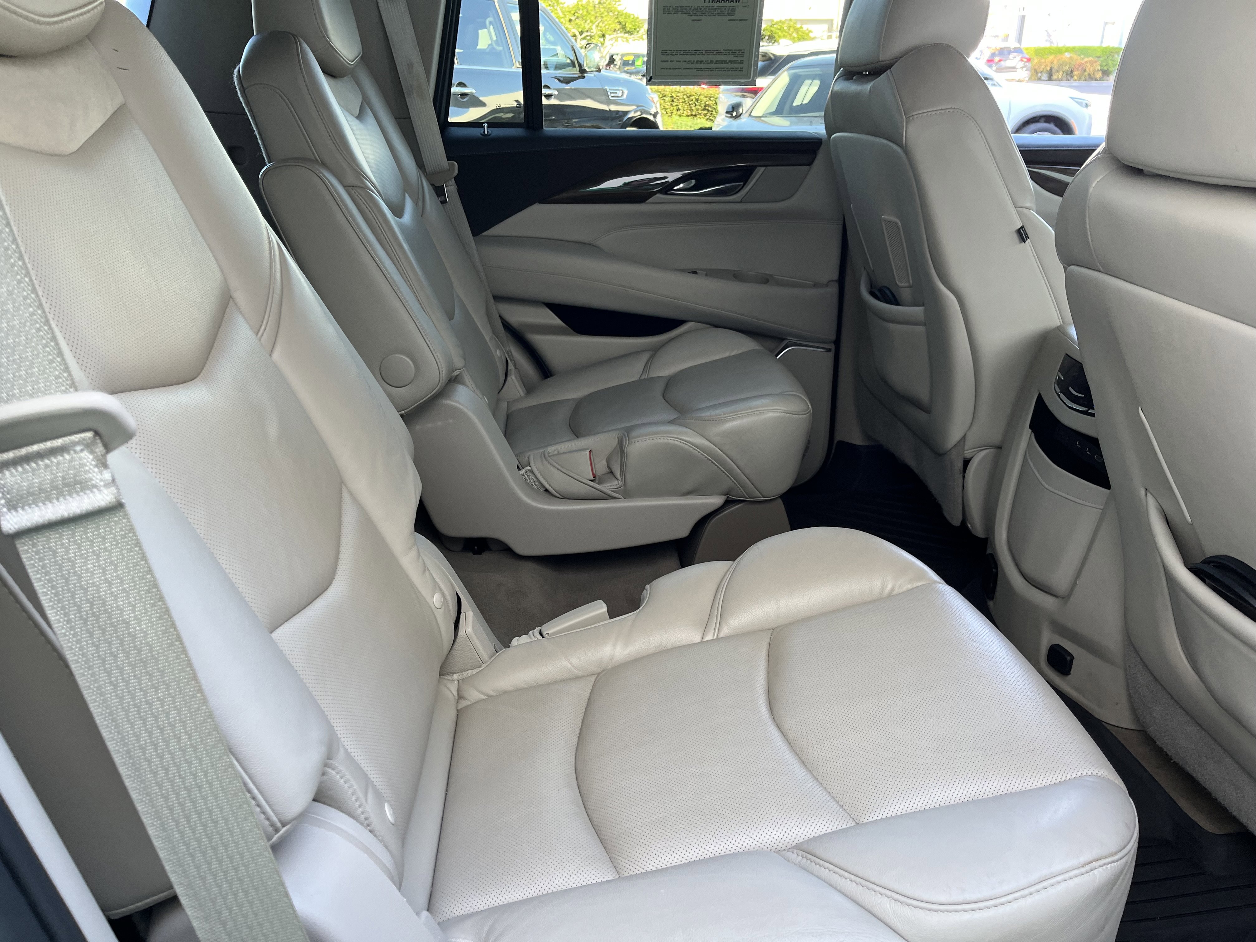 Used 2019 Cadillac Escalade Premium Luxury image 21