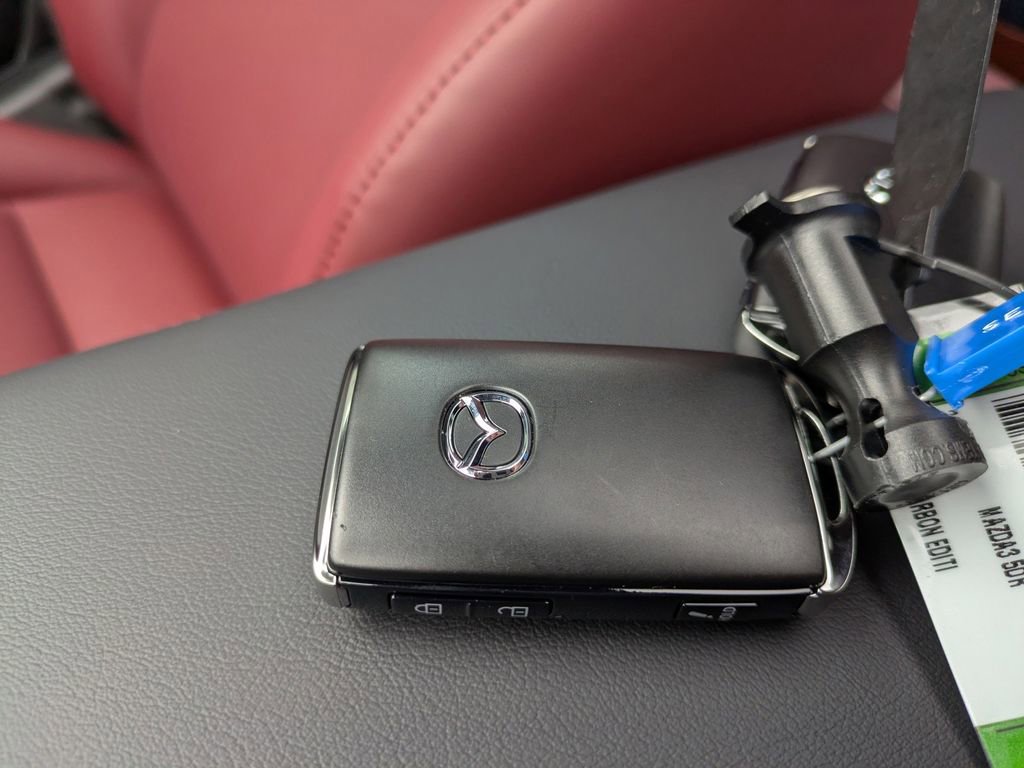 New 2026 MAZDA MAZDA3 Carbon image 31