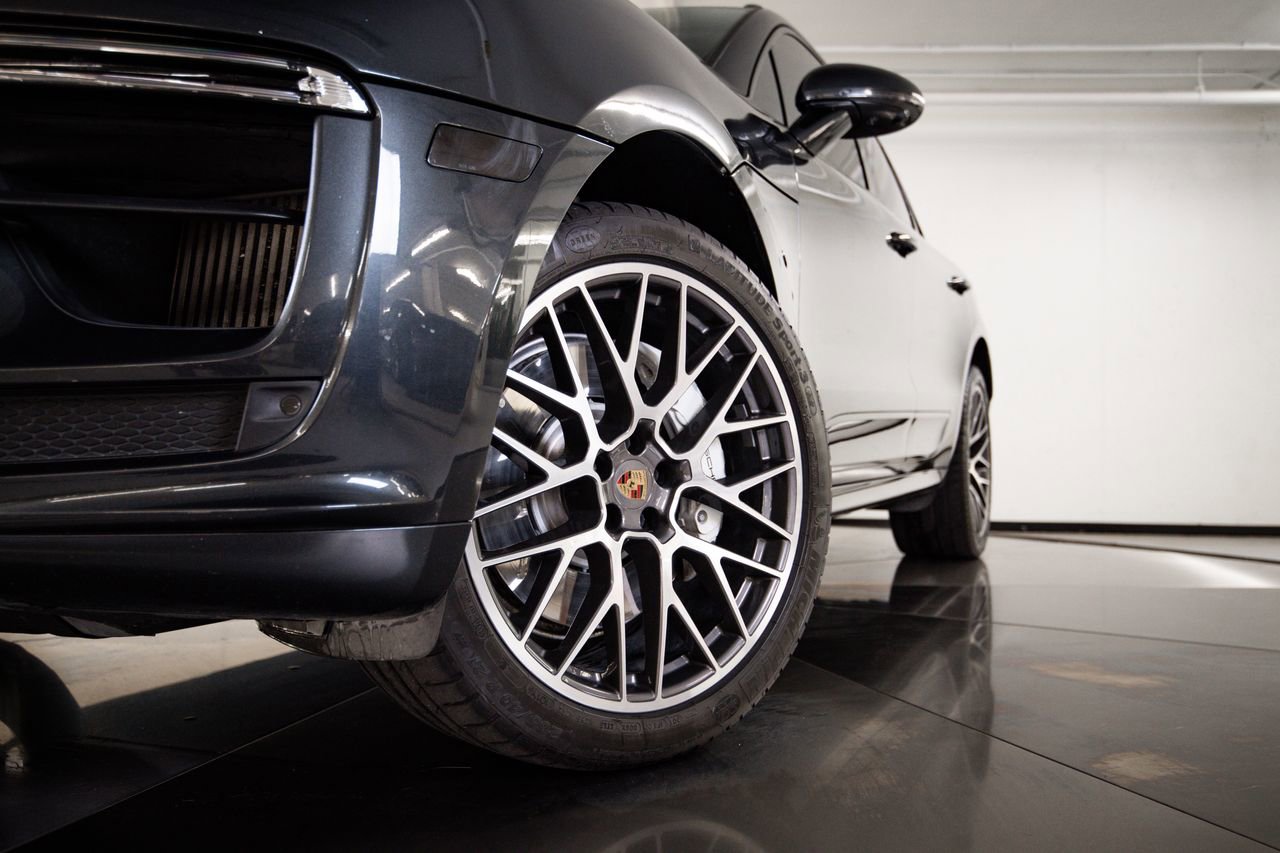 Certified 2021 Porsche Macan Turbo AWD/4WD image 12