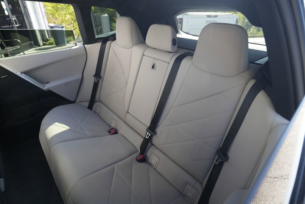 Used 2022 BMW iX xDrive50 w/ Premium Package image 23