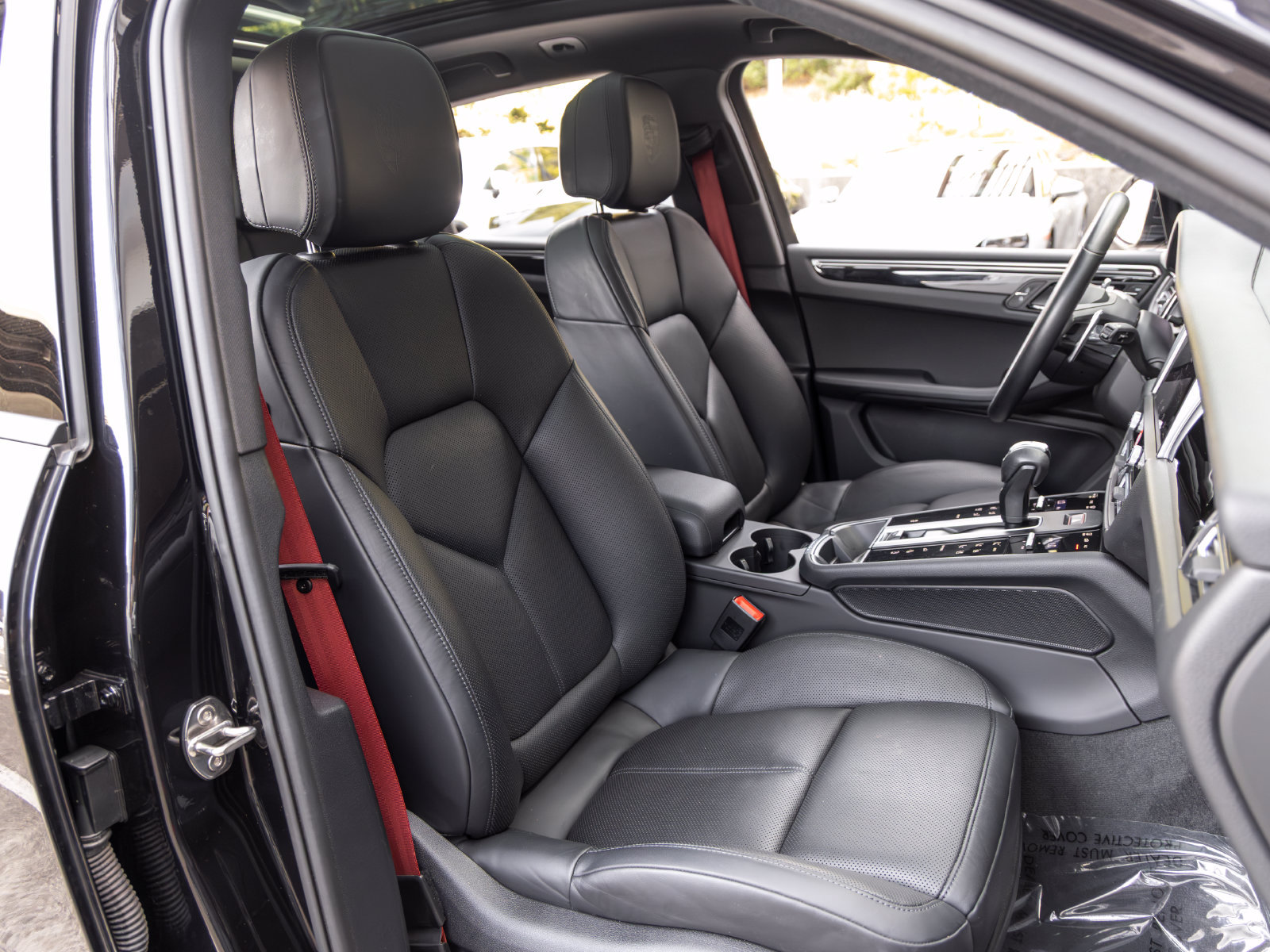 Certified 2023 Porsche Macan AWD/4WD image 65
