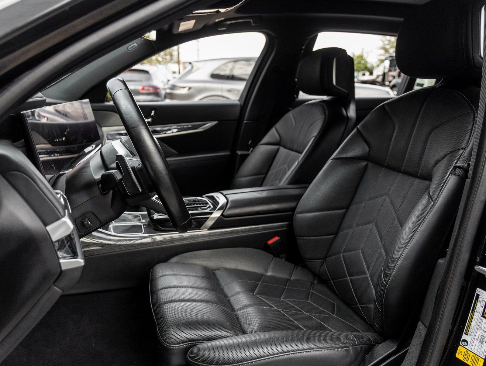 Used 2024 BMW 740i image 23