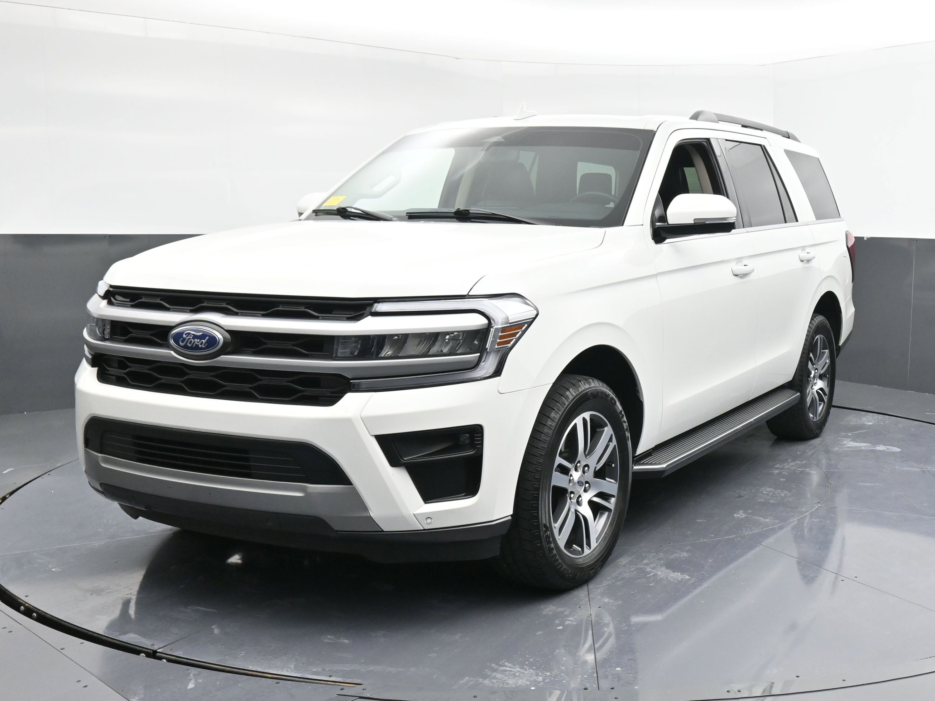 Certified 2022 Ford Expedition XLT image 4