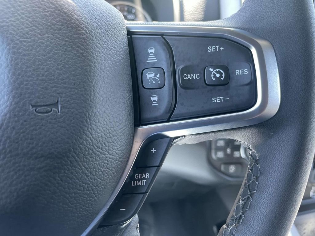 New 2026 RAM 1500 4x4 Crew Cab image 32