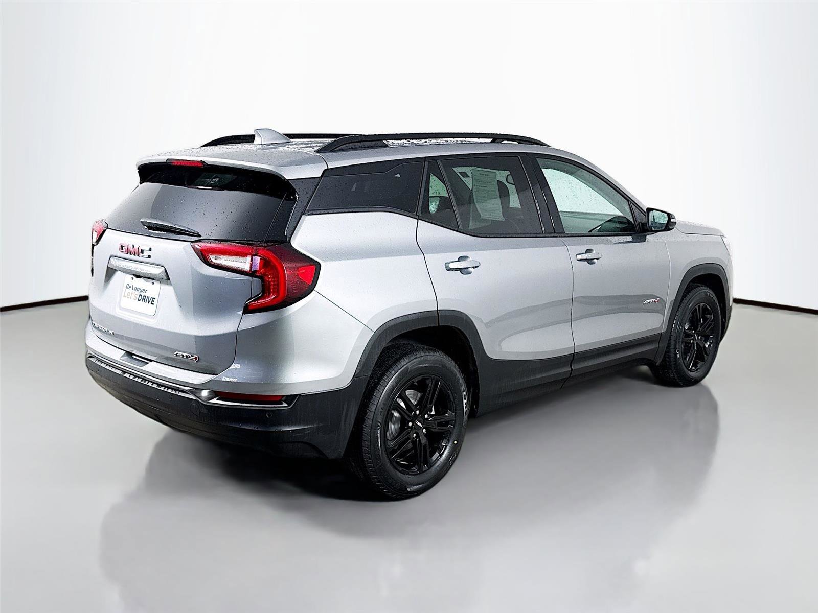 Used 2024 GMC Terrain AT4 w/ Infotainment Package II image 9