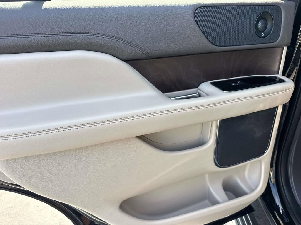 Certified 2023 Lincoln Navigator Reserve image 10