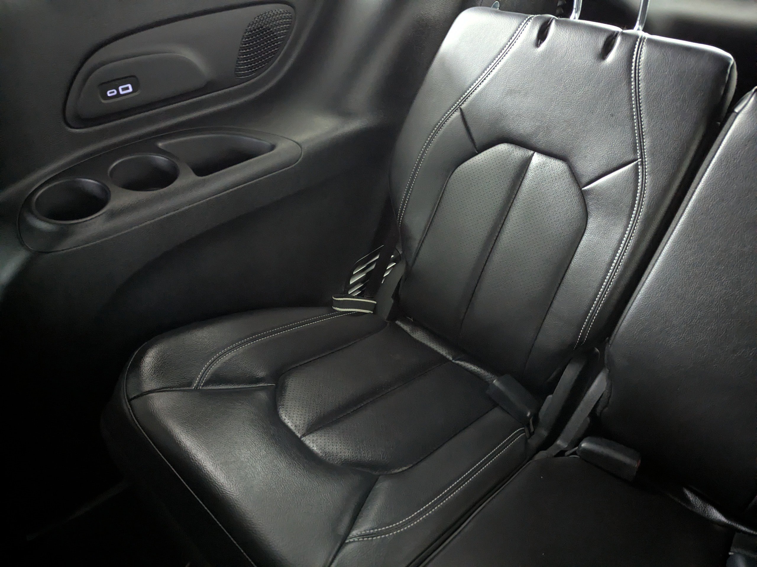 Used 2022 Chrysler Pacifica Touring-L w/ Uconnect Theater Family Group image 15