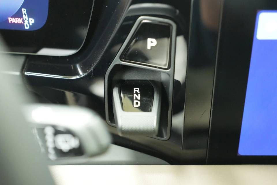 New 2026 Porsche Macan 4 Electric AWD/4WD image 17