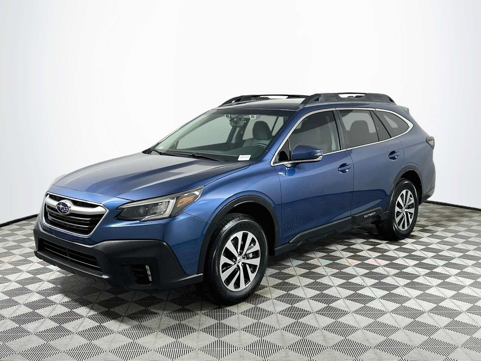 Used 2020 Subaru Outback Premium w/ Popular Package #1 AWD/4WD image 3