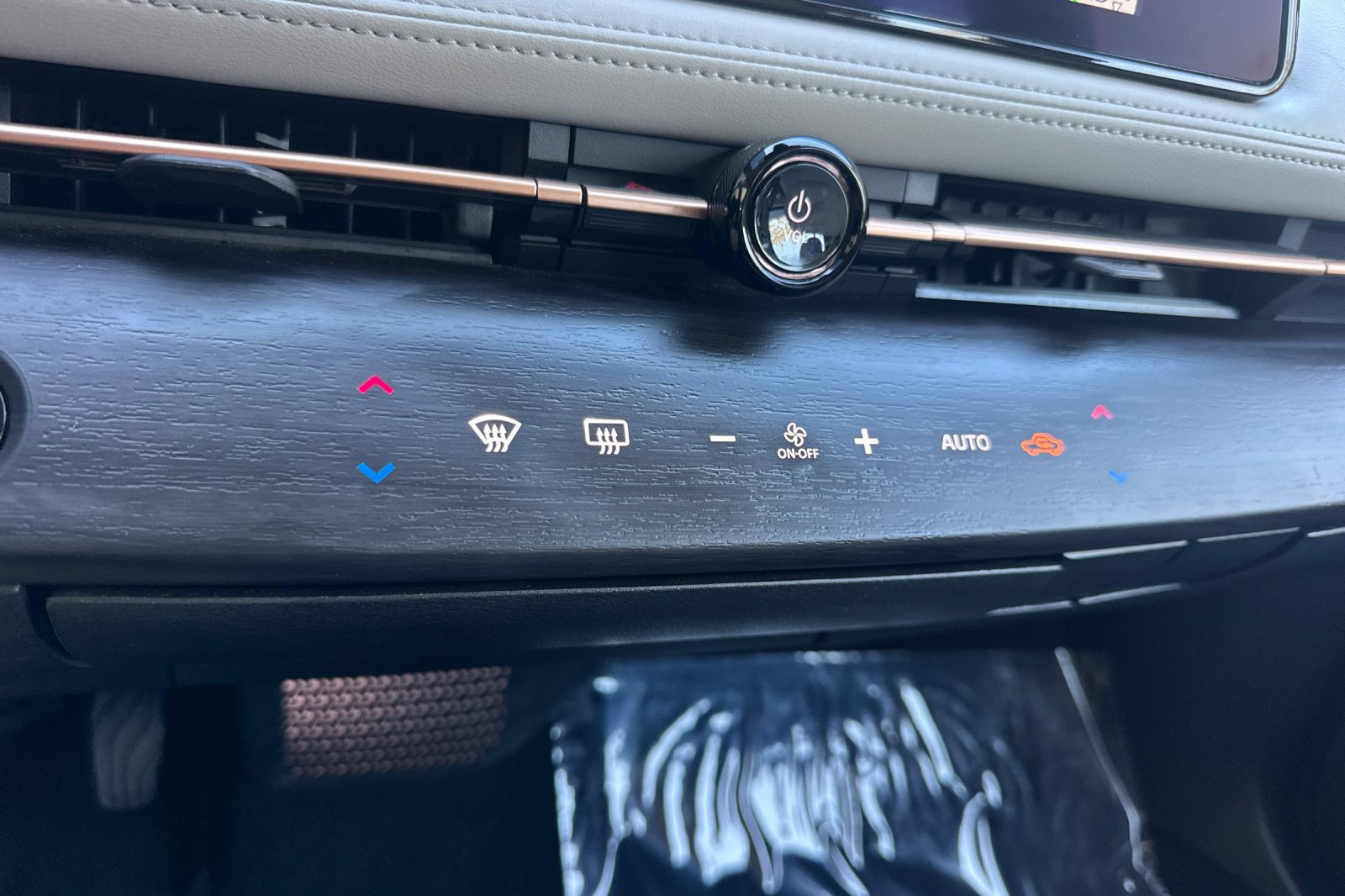 Certified 2023 Nissan Ariya FWD image 28