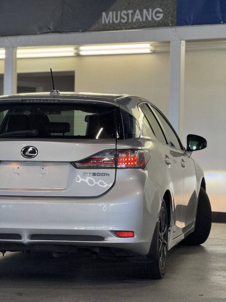 Used 2012 Lexus CT 200h Premium w/ Leather Pkg FWD image 9