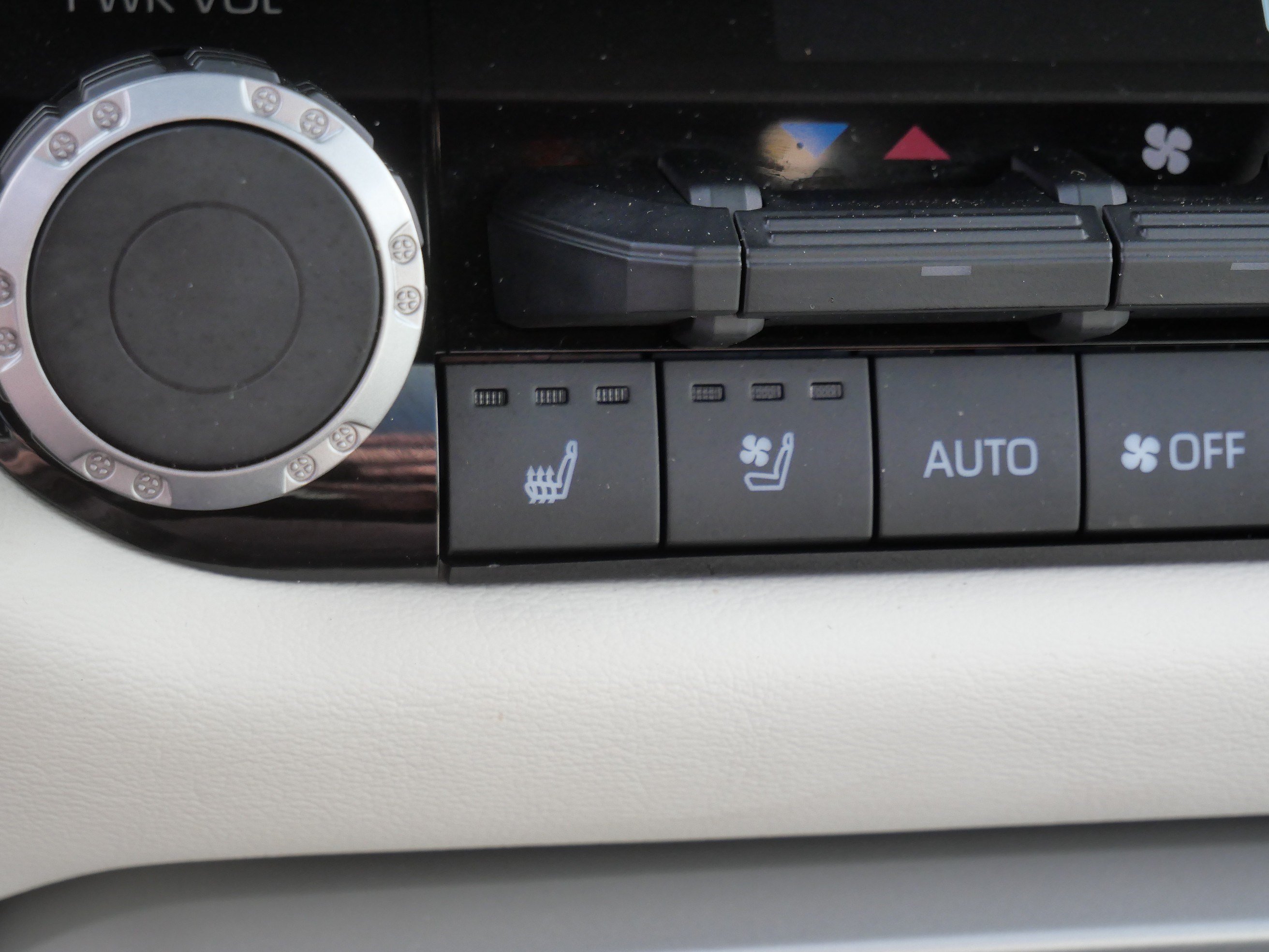 Certified 2025 Toyota Sequoia Capstone AWD/4WD image 32