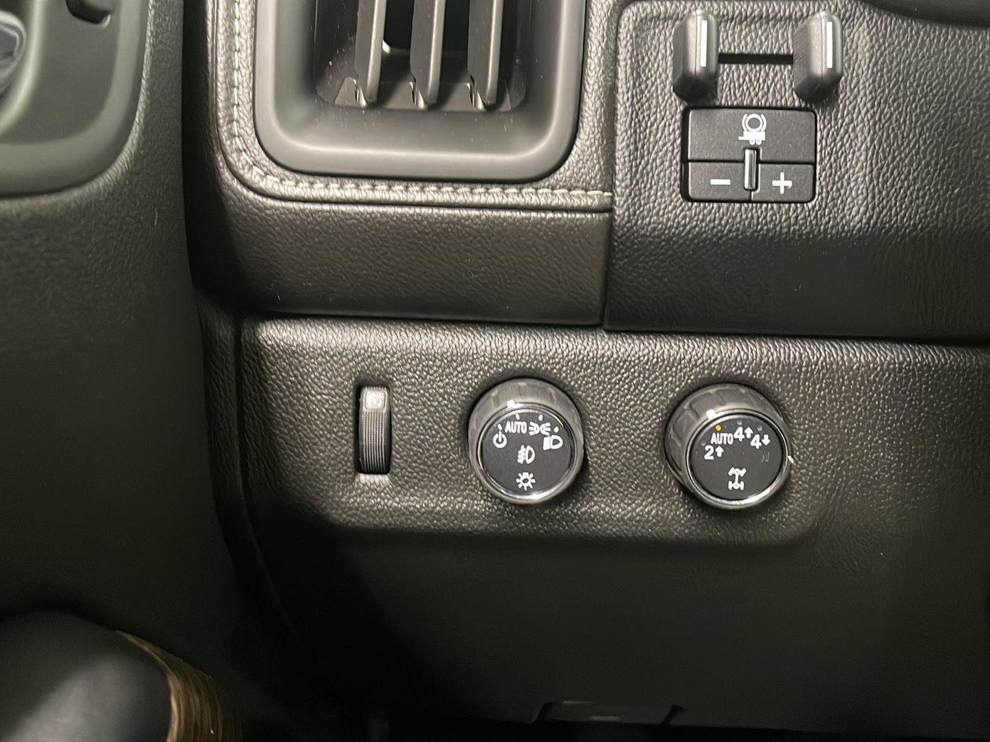Used 2018 GMC Canyon Denali AWD/4WD image 16