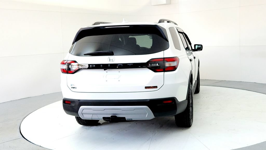 Used 2025 Honda Pilot TrailSport image 5