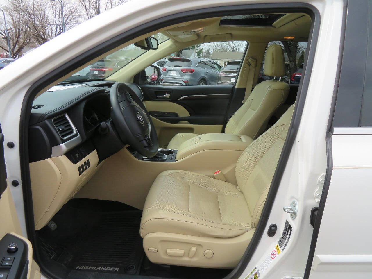 Used 2015 Toyota Highlander Limited image 7