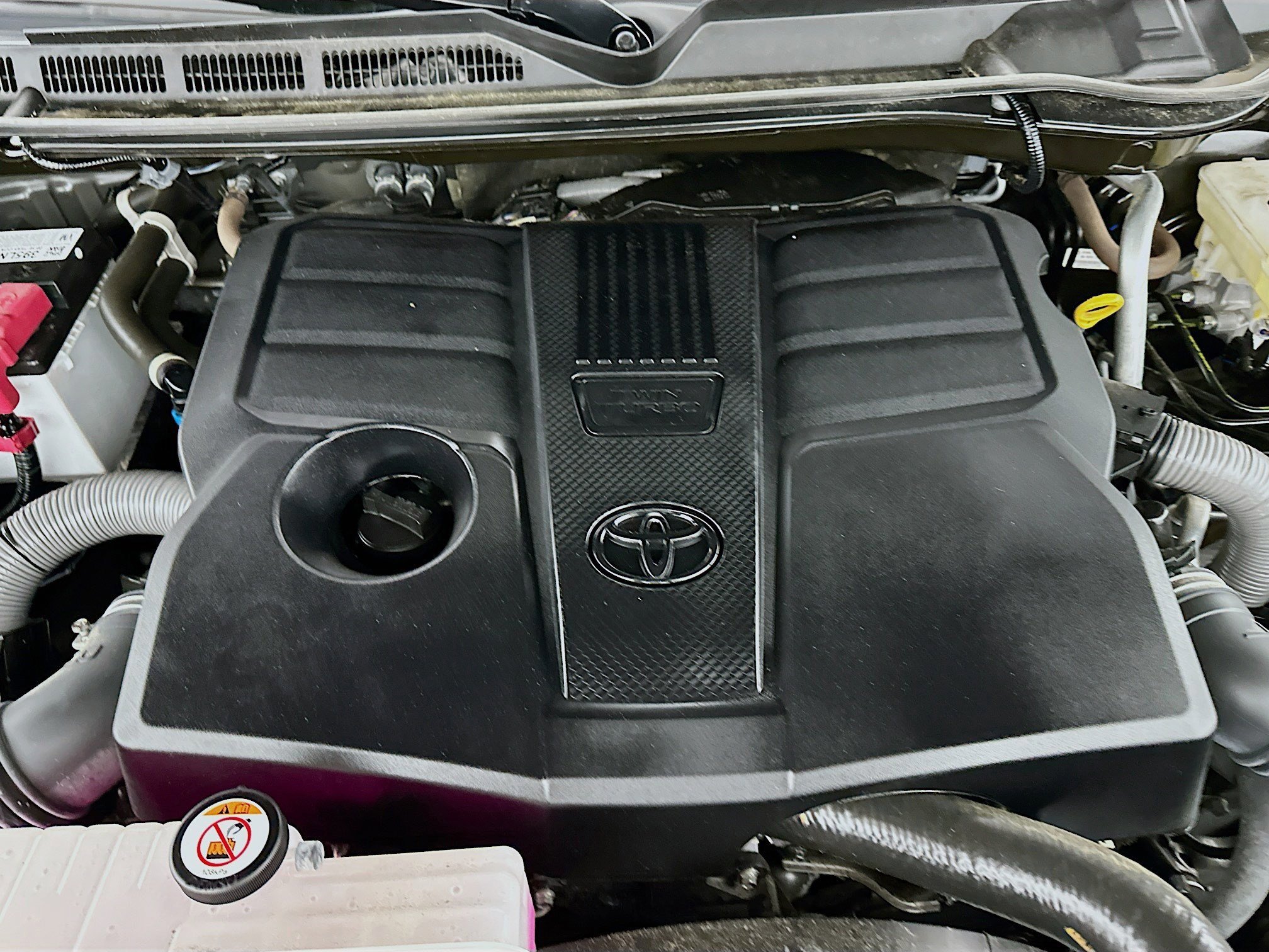 Used 2024 Toyota Tundra Platinum AWD/4WD image 30