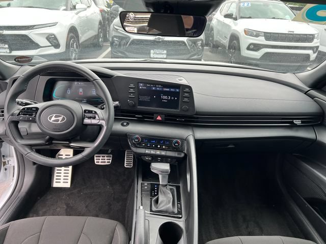Used 2025 Hyundai Elantra Sport FWD image 14
